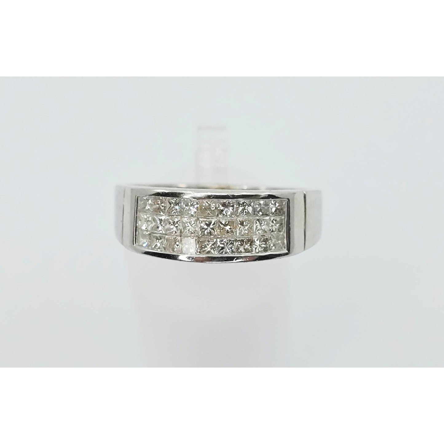 14K White Gold Princess Cut Invisible Setting Diamond Ring
