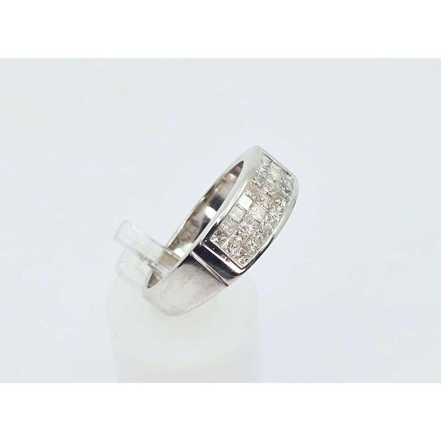 14K White Gold Princess Cut Invisible Setting Diamond Ring