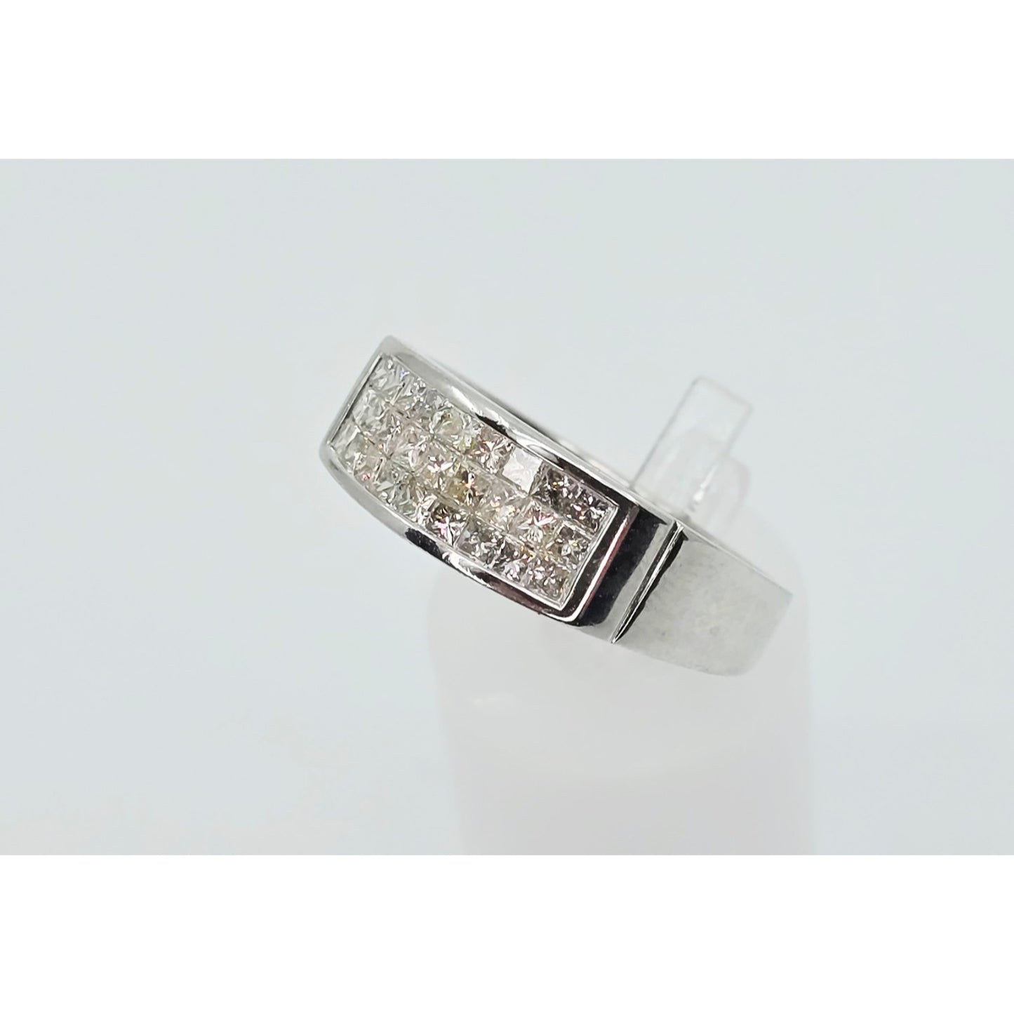 14K White Gold Princess Cut Invisible Setting Diamond Ring
