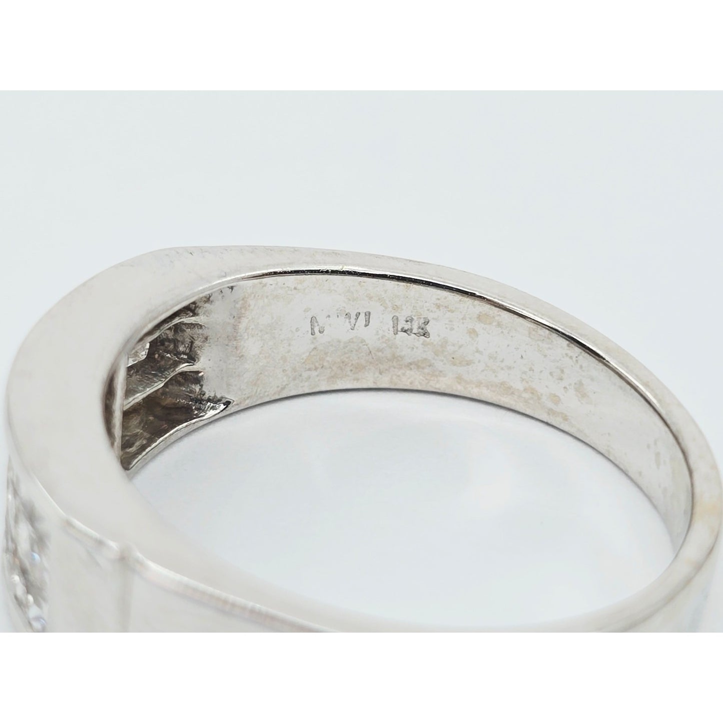 14K White Gold Princess Cut Invisible Setting Diamond Ring