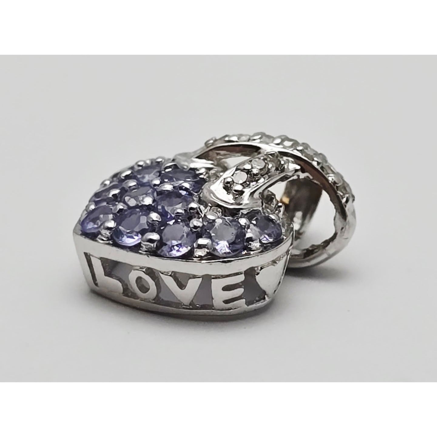 10K White Gold Round Cut Diamond & Tanzanite Heart Charm Pendant