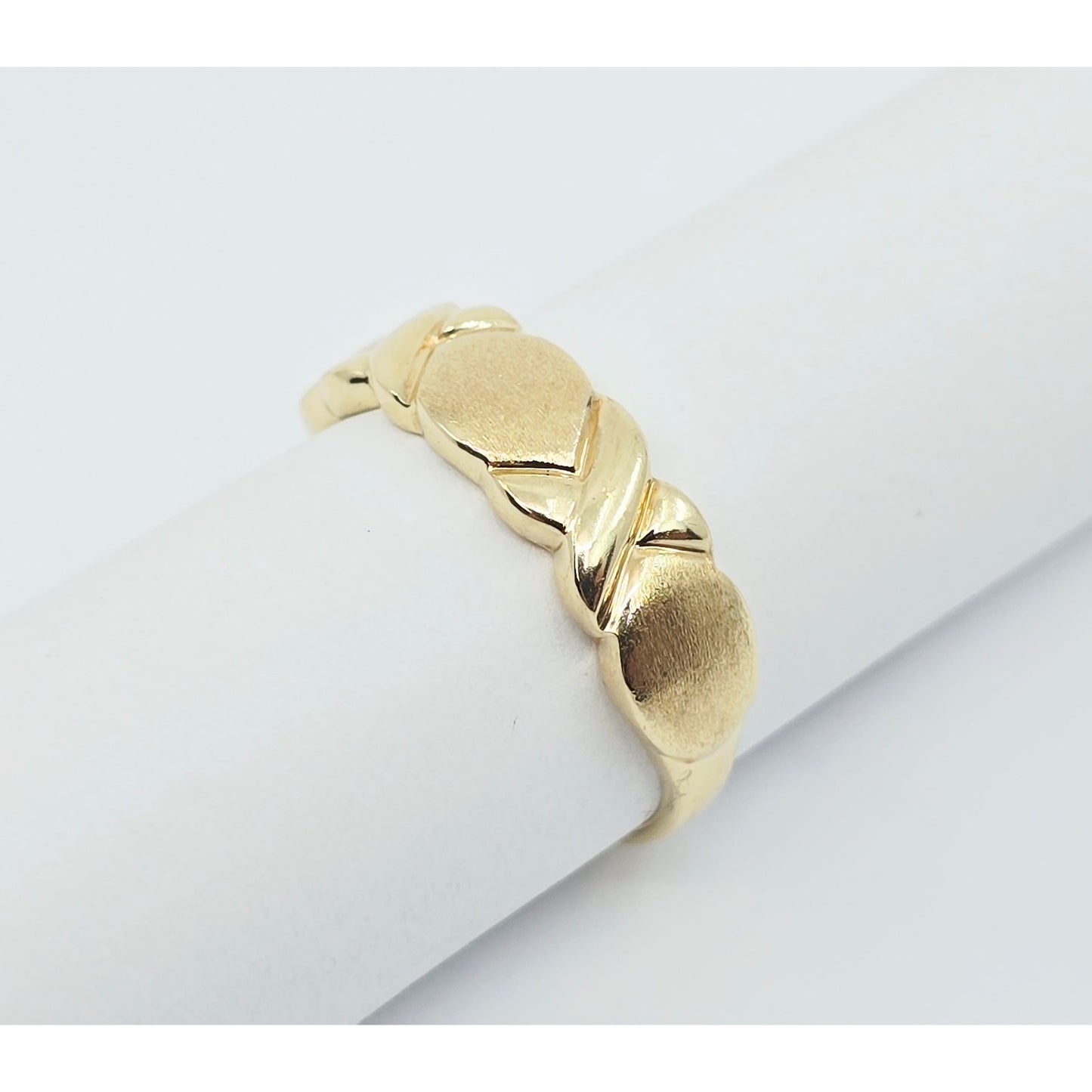 10K Yellow Gold " OXOXO " Ring Band