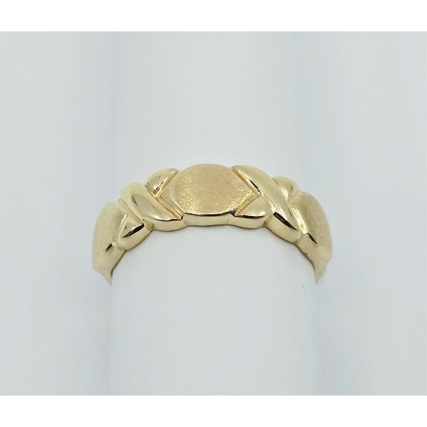 10K Yellow Gold " OXOXO " Ring Band