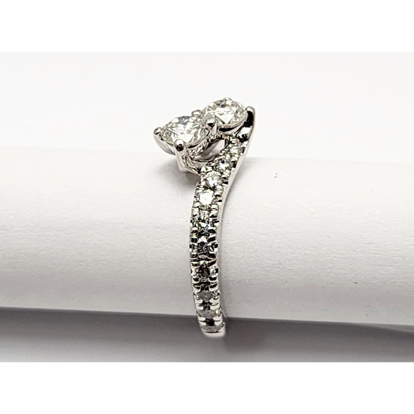 14K White Gold Ladies Round Diamond Ring