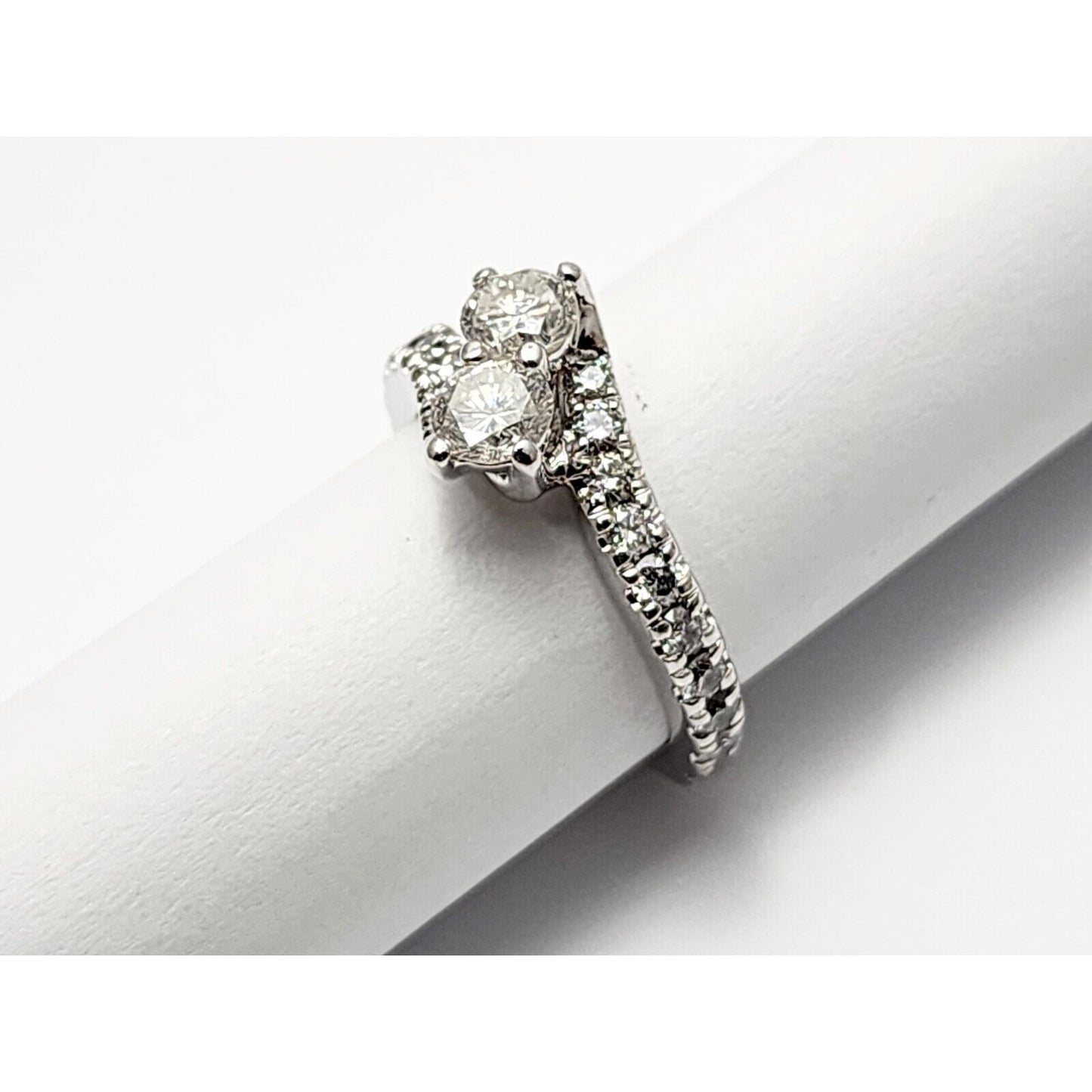 14K White Gold Ladies Round Diamond Ring