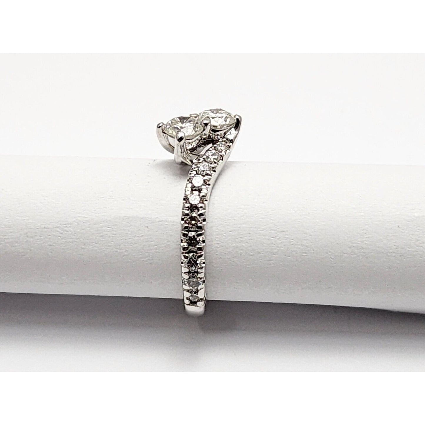 14K White Gold Ladies Round Diamond Ring