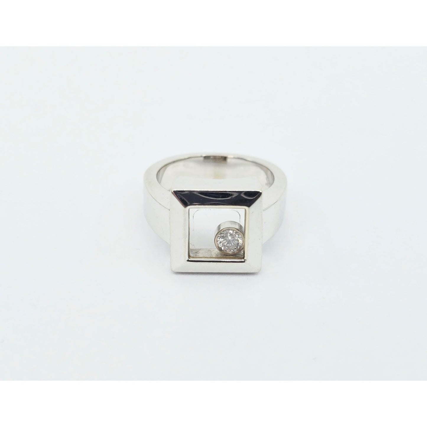 14K White Gold Square Shaped Motion Moving Diamond Ring