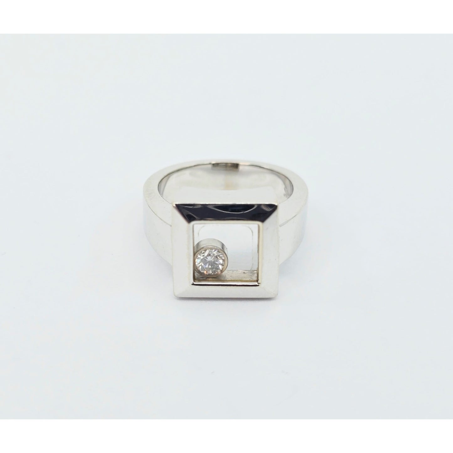 14K White Gold Square Shaped Motion Moving Diamond Ring