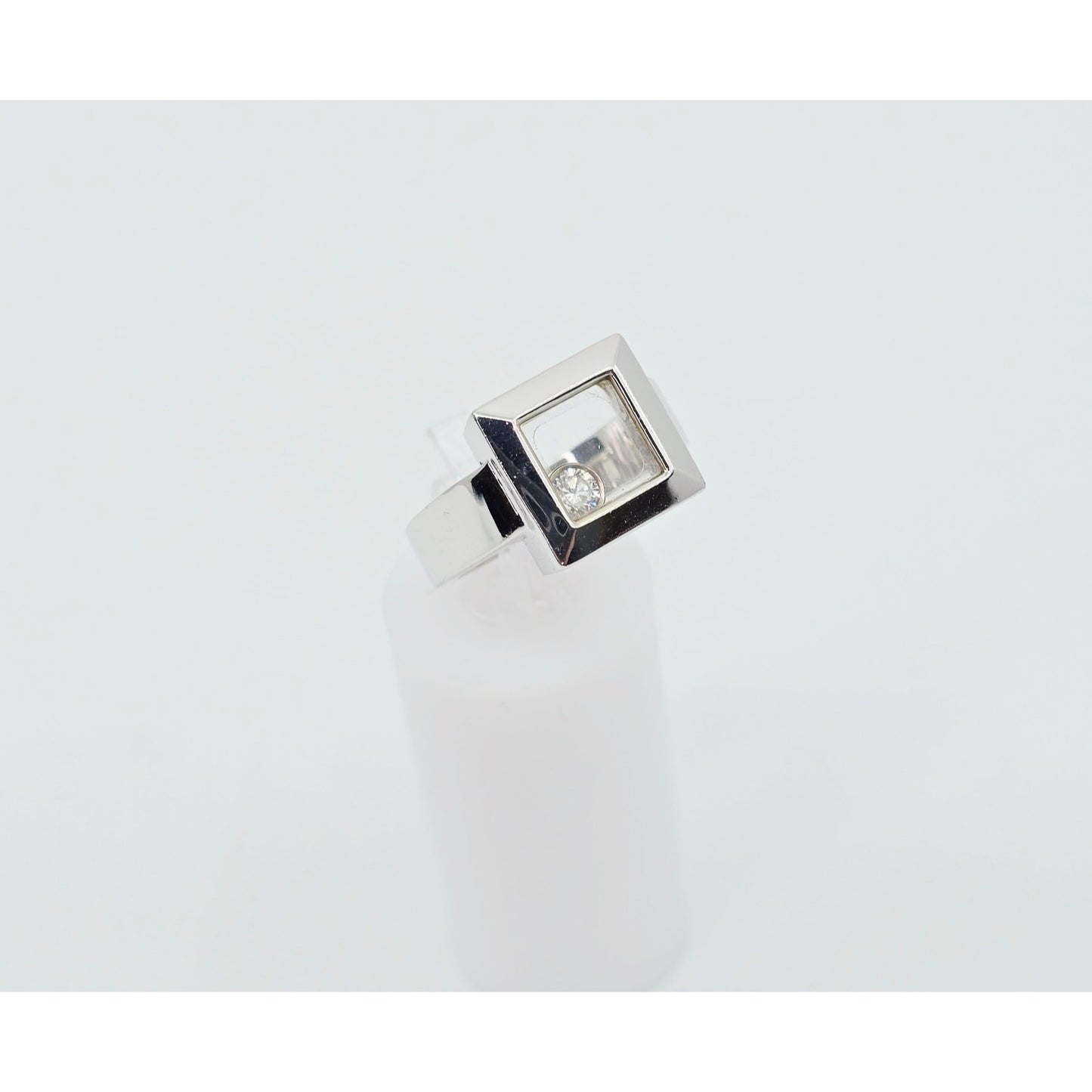 14K White Gold Square Shaped Motion Moving Diamond Ring
