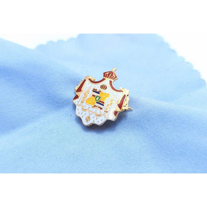 Vintage 14K Yellow Gold Hawaiian Coat of Arms Enamel Brooch Pin