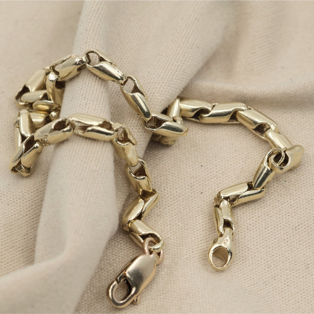 10K Yellow Gold Bullet Style Link Bracelet