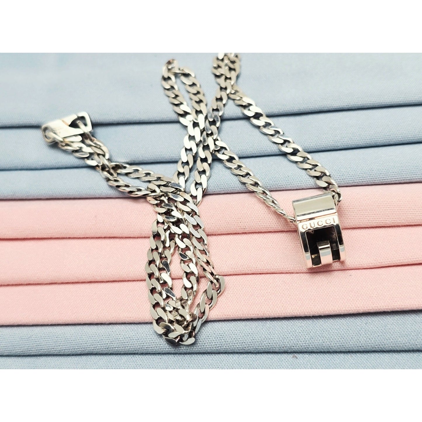 Gucci G Cut Out Round Circle Sterling Silver Charm Pendant Curb Chain Necklace