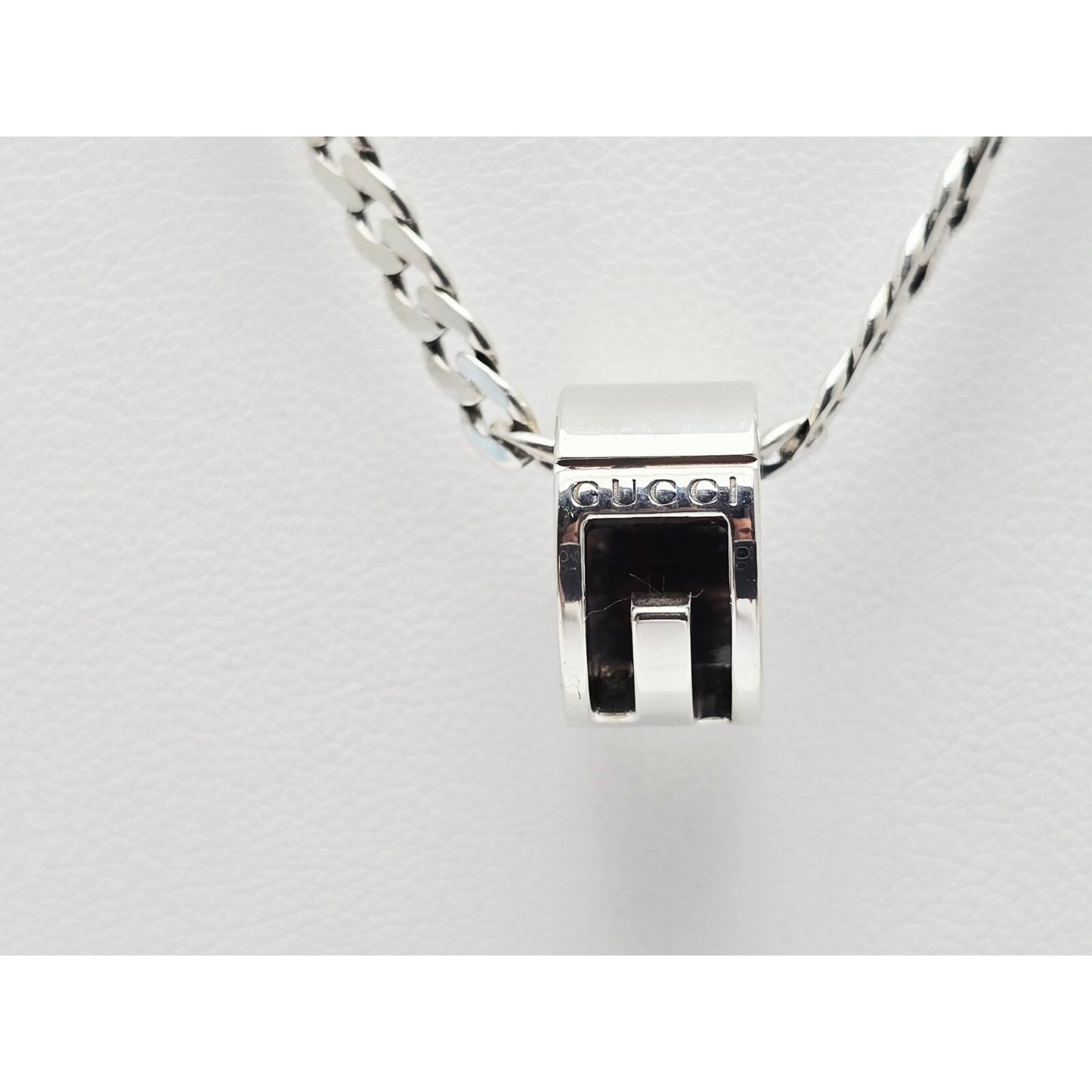 Gucci G Cut Out Round Circle Sterling Silver Charm Pendant Curb Chain Necklace
