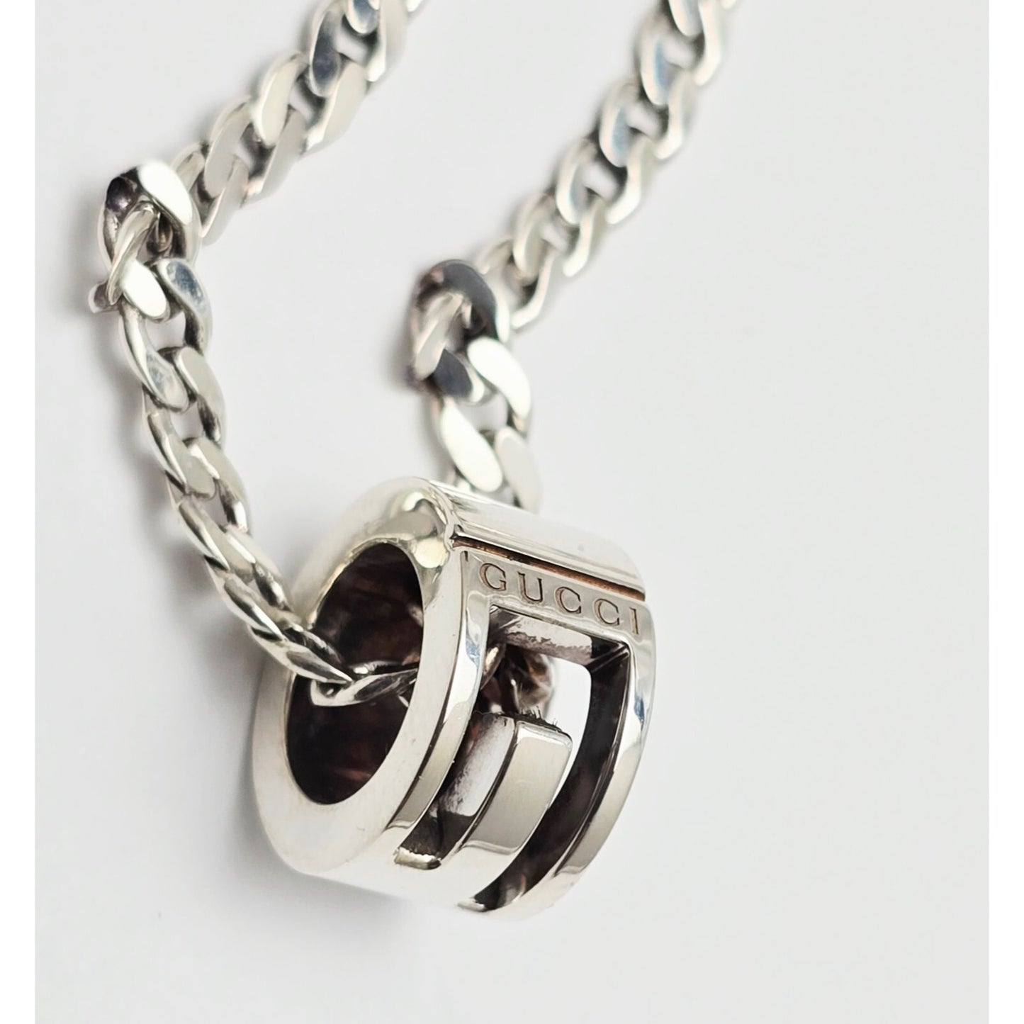 Gucci G Cut Out Round Circle Sterling Silver Charm Pendant Curb Chain Necklace