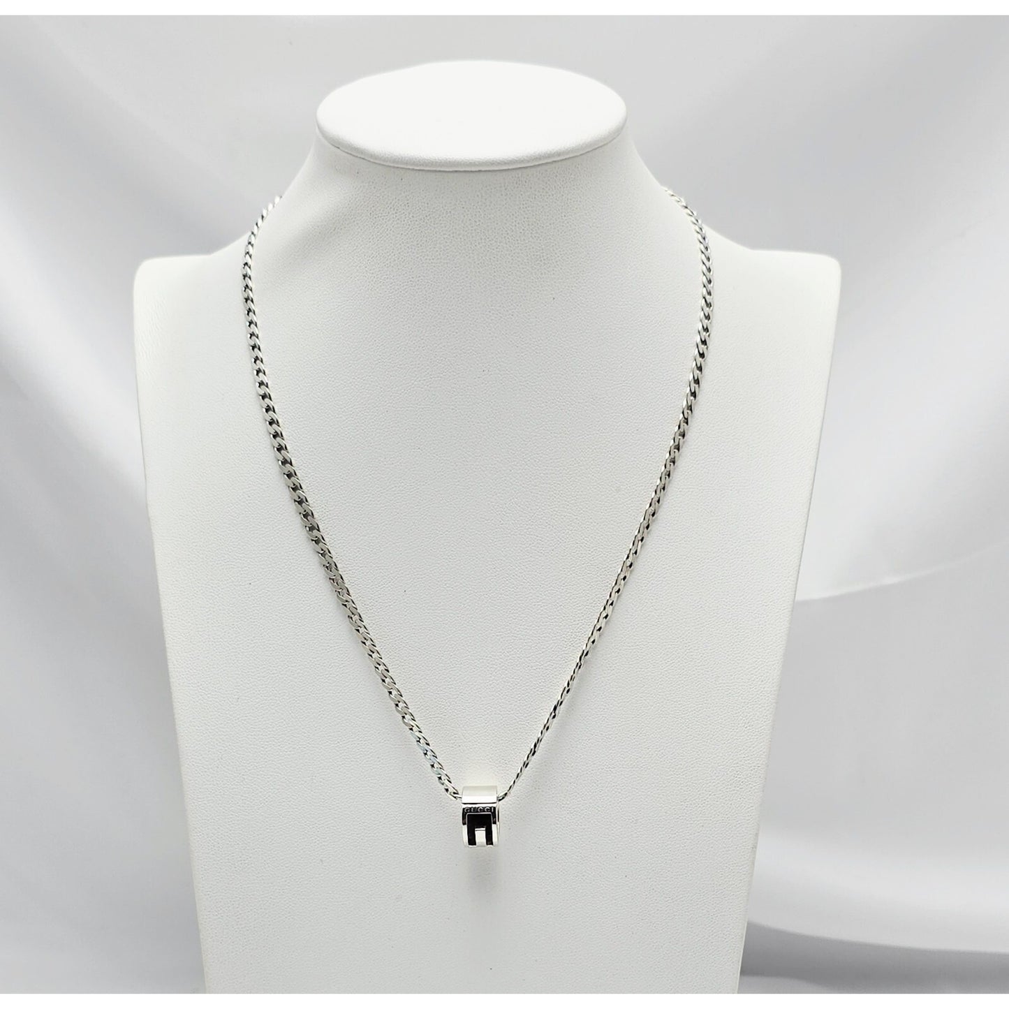 Gucci G Cut Out Round Circle Sterling Silver Charm Pendant Curb Chain Necklace