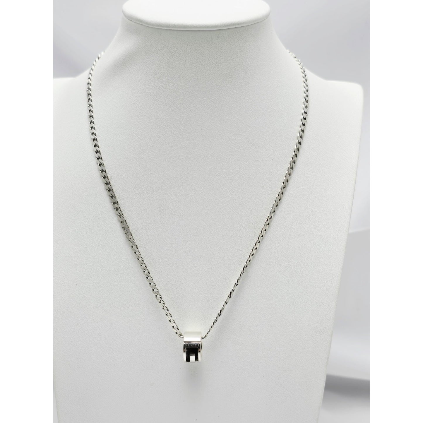 Gucci G Cut Out Round Circle Sterling Silver Charm Pendant Curb Chain Necklace