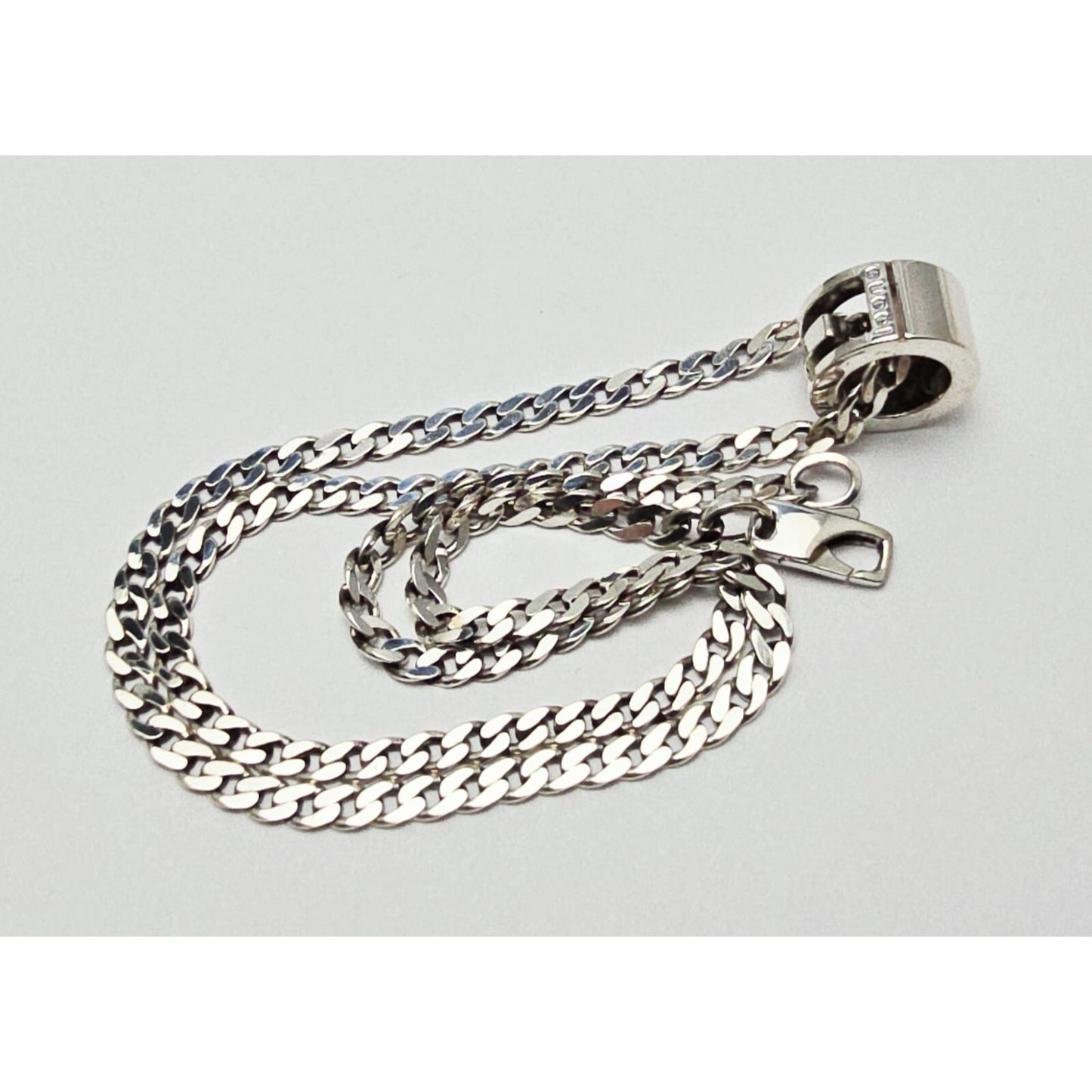 Gucci G Cut Out Round Circle Sterling Silver Charm Pendant Curb Chain Necklace