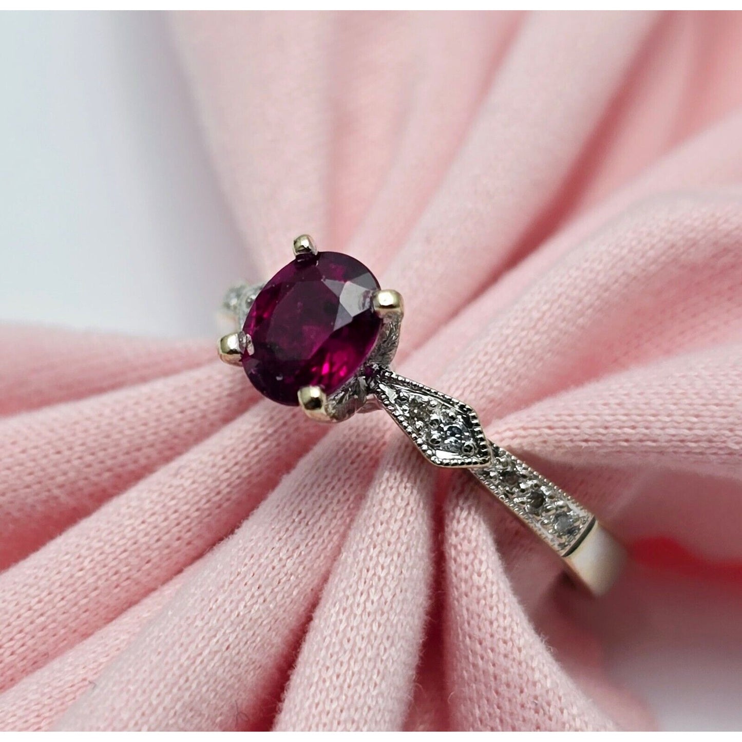 18K White Gold Ladies Solitaire Round Cut Ruby & Diamond Ring