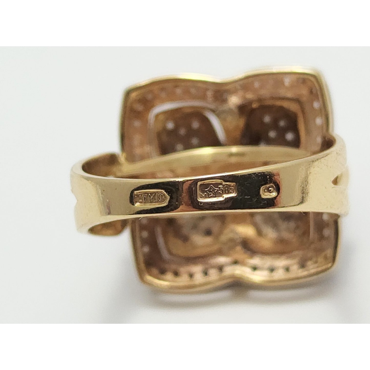 14K Two Tone Gold Flower Style Diamond Ring