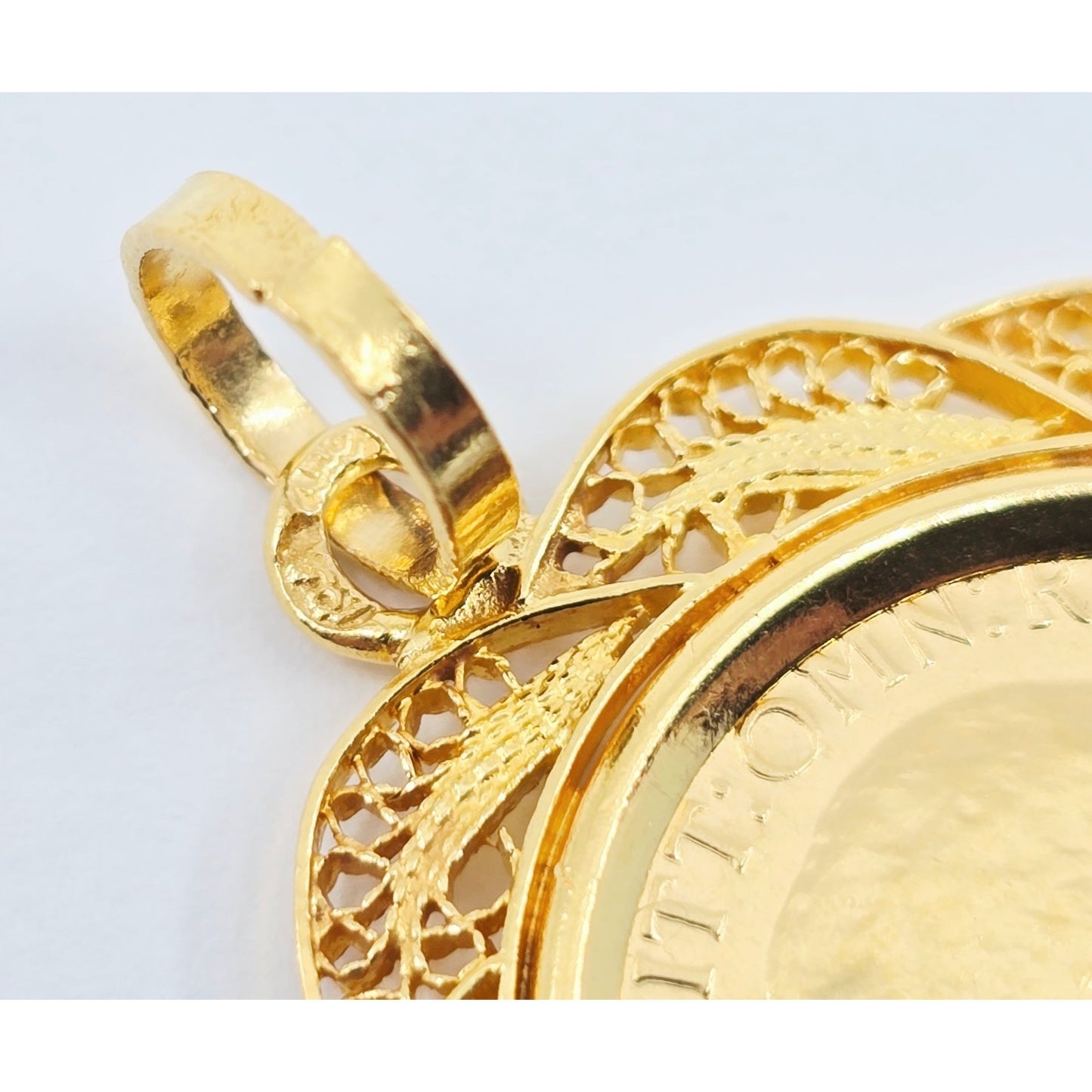 1925 Sydney Mint United Kingdom Gold Sovereign Coin King George V Charm Pendant