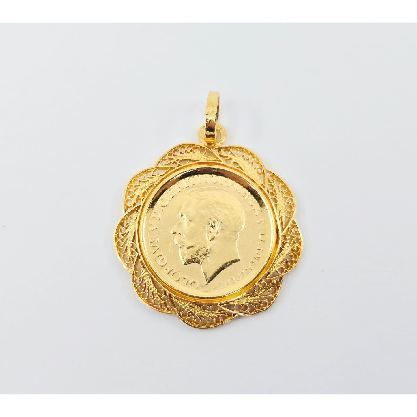 1925 Sydney Mint United Kingdom Gold Sovereign Coin King George V Charm Pendant