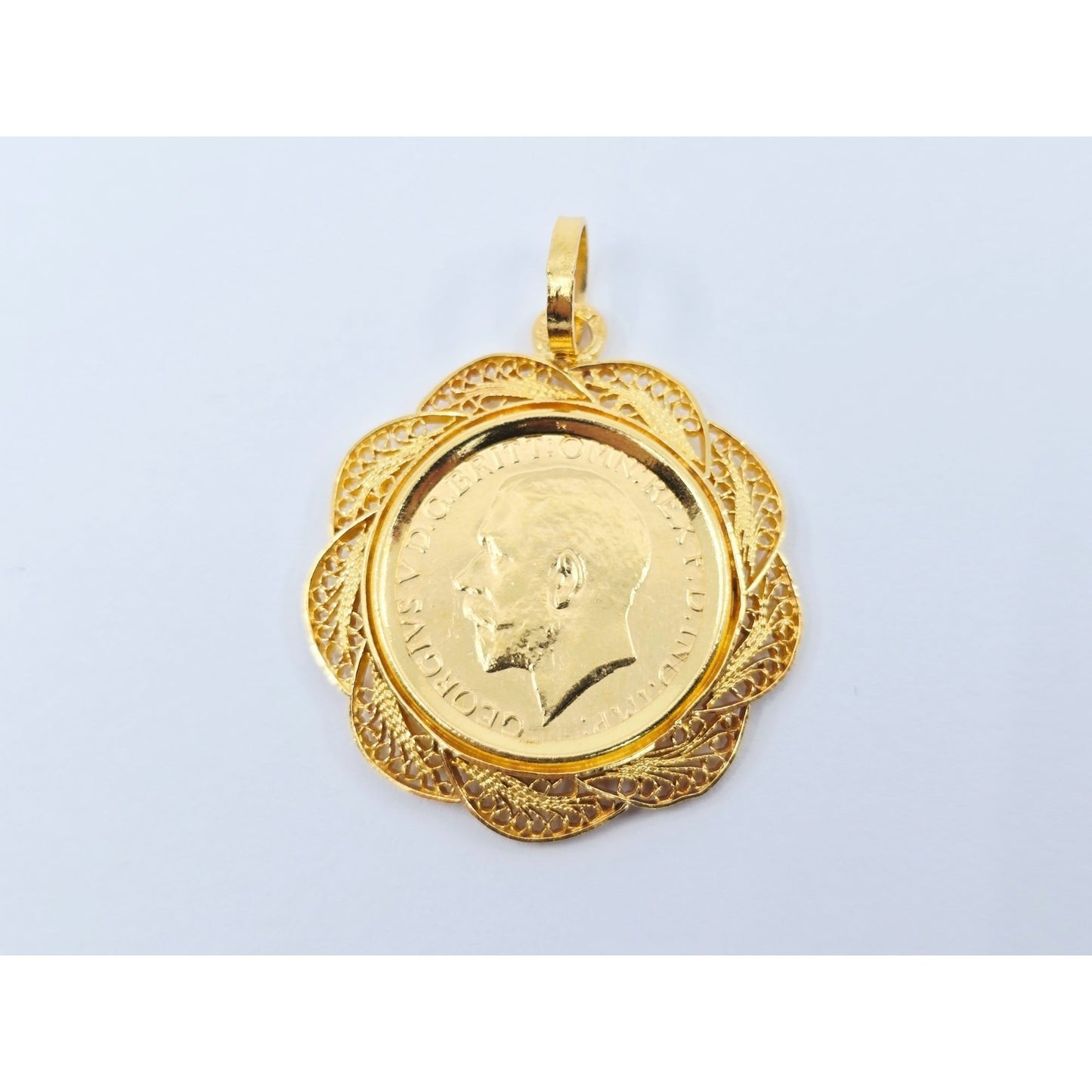 1925 Sydney Mint United Kingdom Gold Sovereign Coin King George V Charm Pendant
