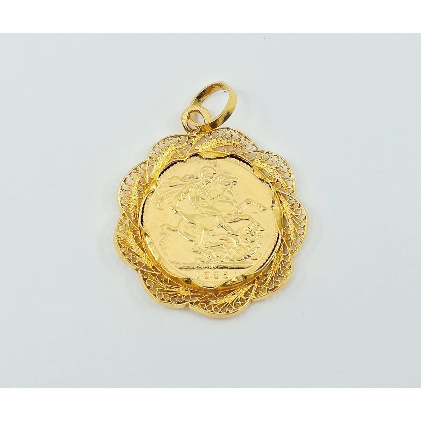 1925 Sydney Mint United Kingdom Gold Sovereign Coin King George V Charm Pendant