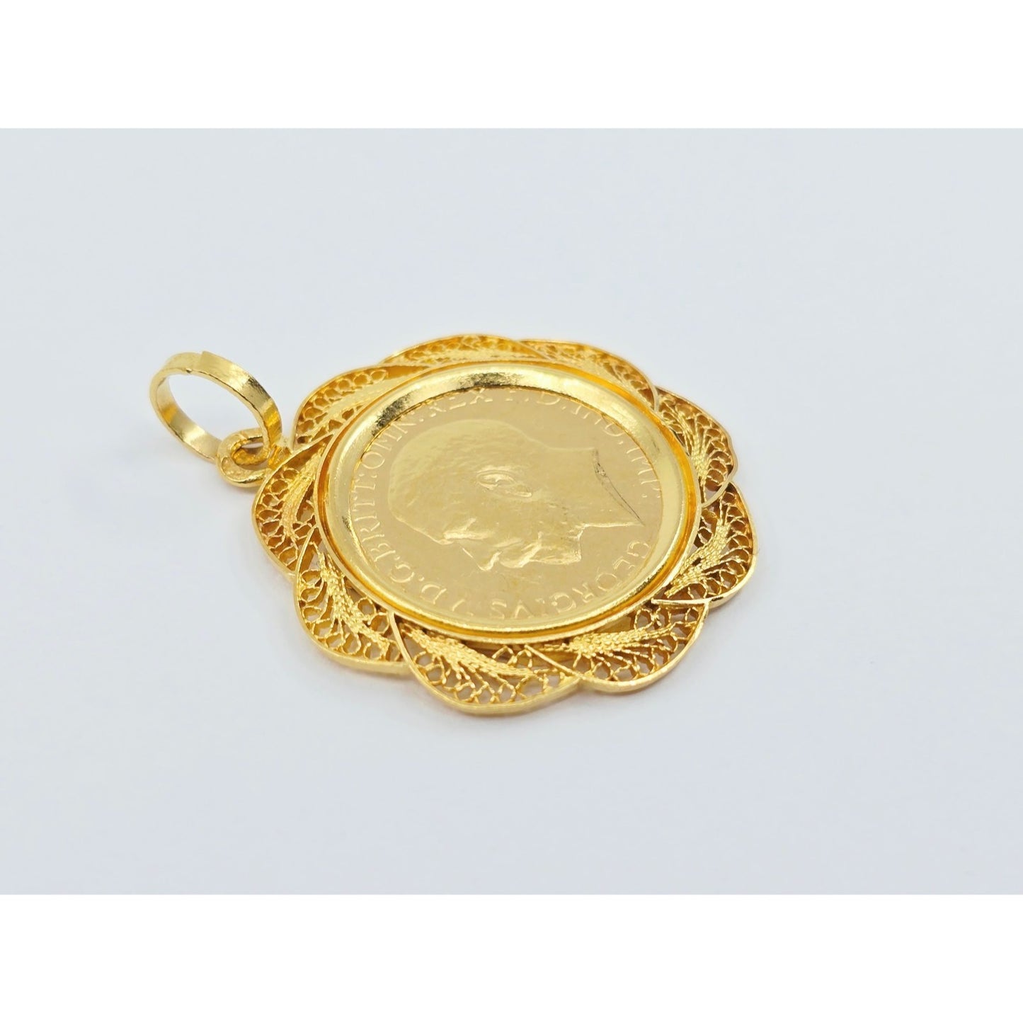 1925 Sydney Mint United Kingdom Gold Sovereign Coin King George V Charm Pendant