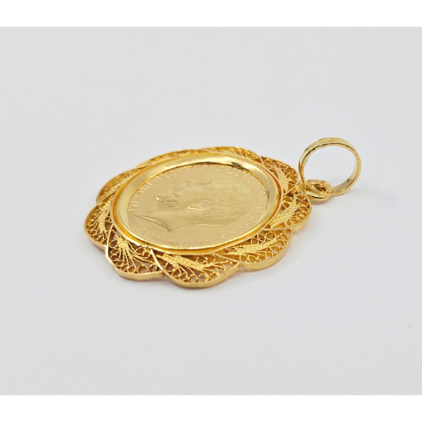 1925 Sydney Mint United Kingdom Gold Sovereign Coin King George V Charm Pendant