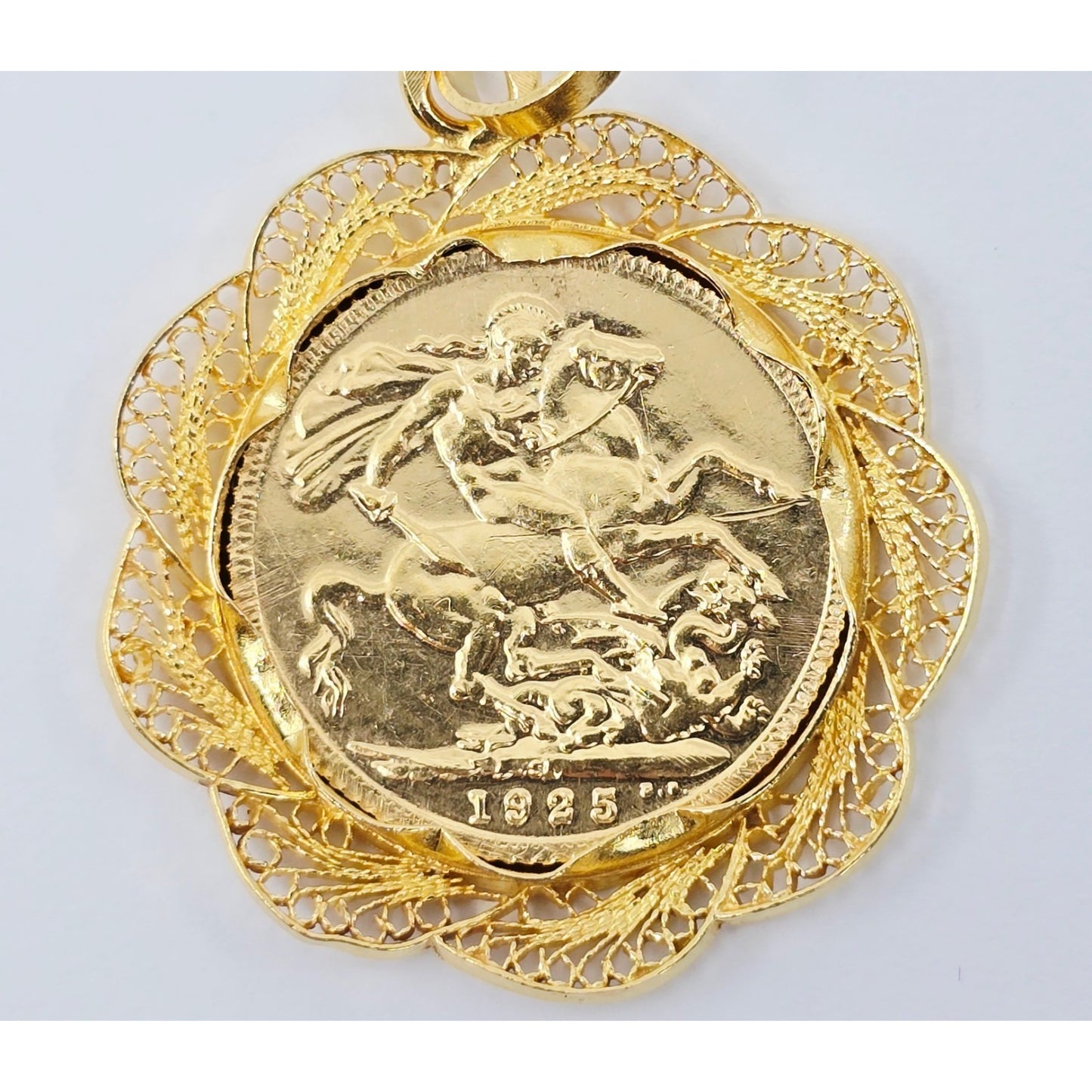 1925 Sydney Mint United Kingdom Gold Sovereign Coin King George V Charm Pendant