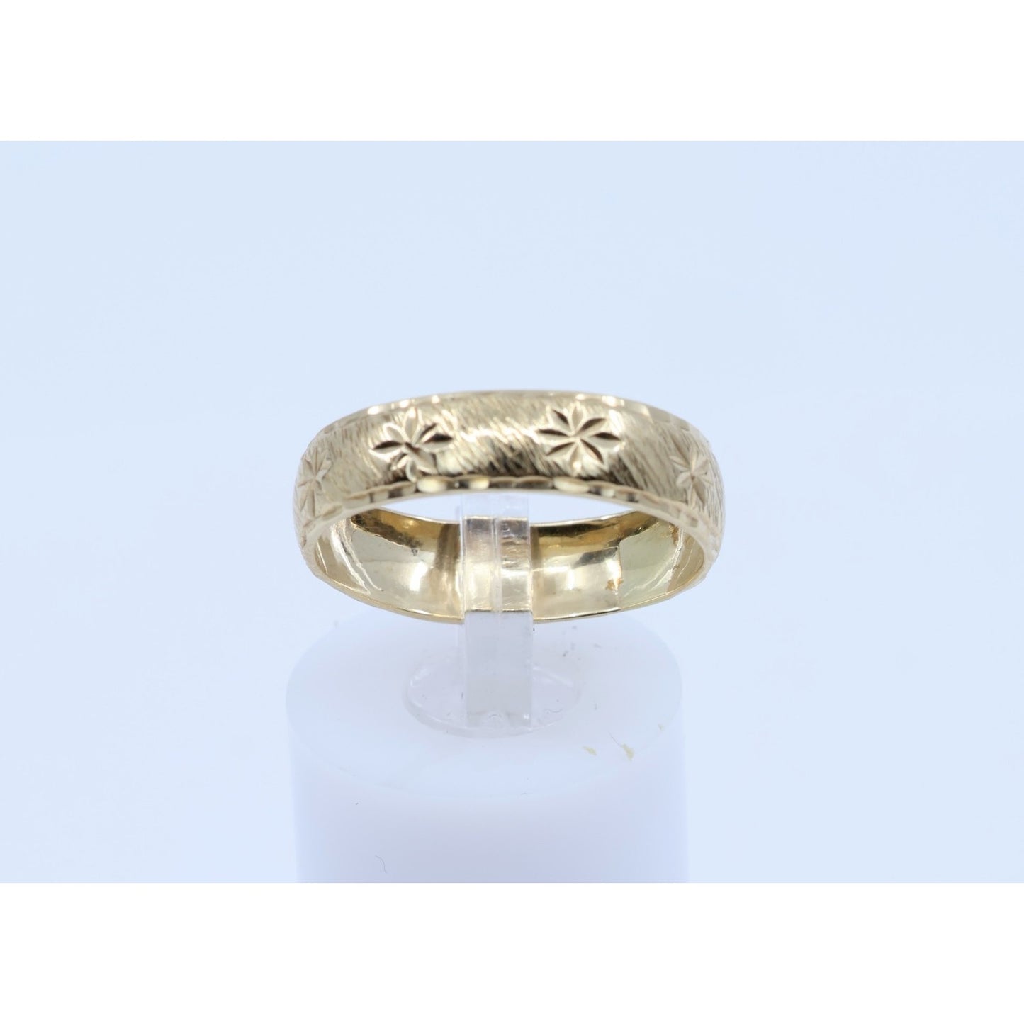 10K Yellow Gold Diamond Cut Engraved Stars Wedding Band Ring
