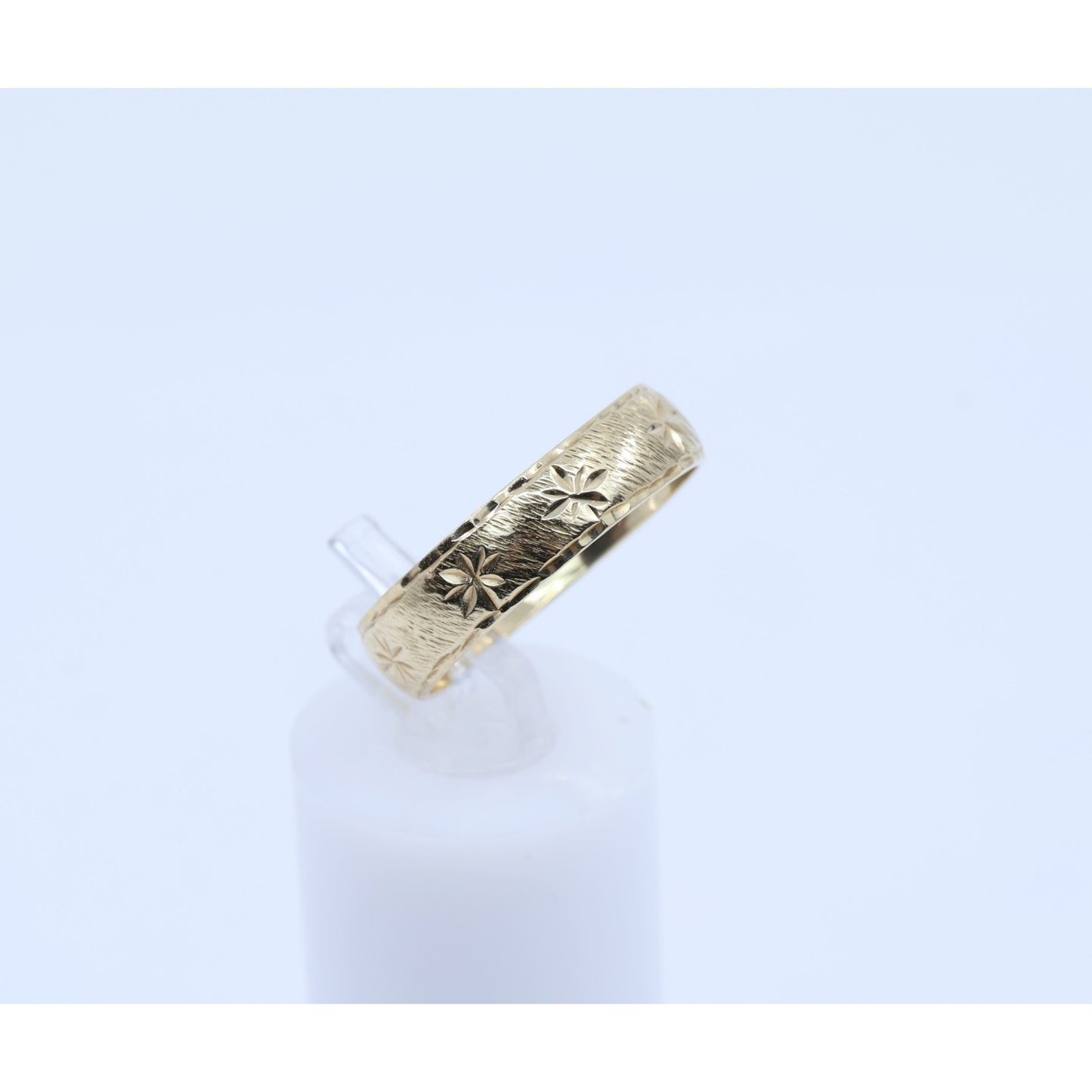 10K Yellow Gold Diamond Cut Engraved Stars Wedding Band Ring