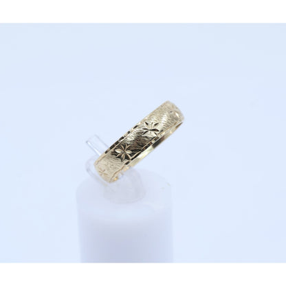 10K Yellow Gold Diamond Cut Engraved Stars Wedding Band Ring