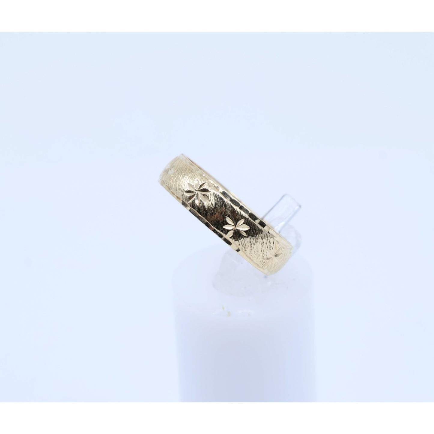 10K Yellow Gold Diamond Cut Engraved Stars Wedding Band Ring