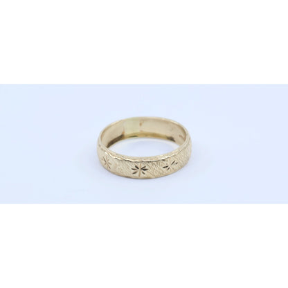 10K Yellow Gold Diamond Cut Engraved Stars Wedding Band Ring
