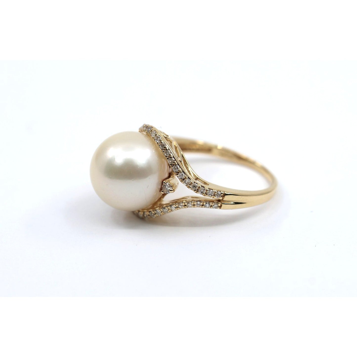 14K Yellow Gold Large Pearl & Diamond Ring