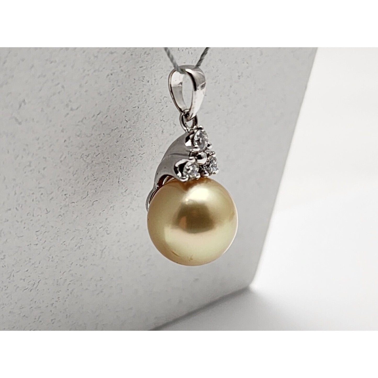 14K White Gold Diamond & Pearl Drop Dangle Charm Pendant