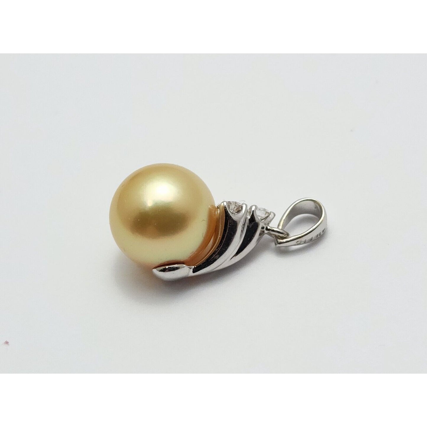 14K White Gold Diamond & Pearl Drop Dangle Charm Pendant