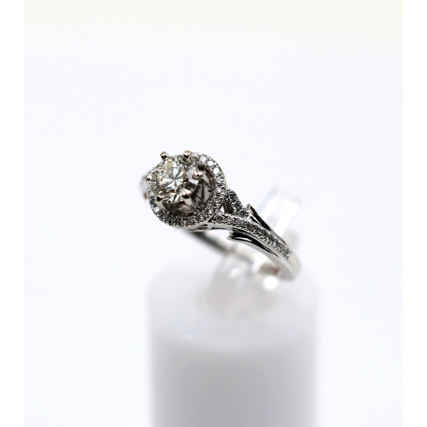 14K White Gold 0.80ct Round Diamond Halo Split Shank Engagement Ring