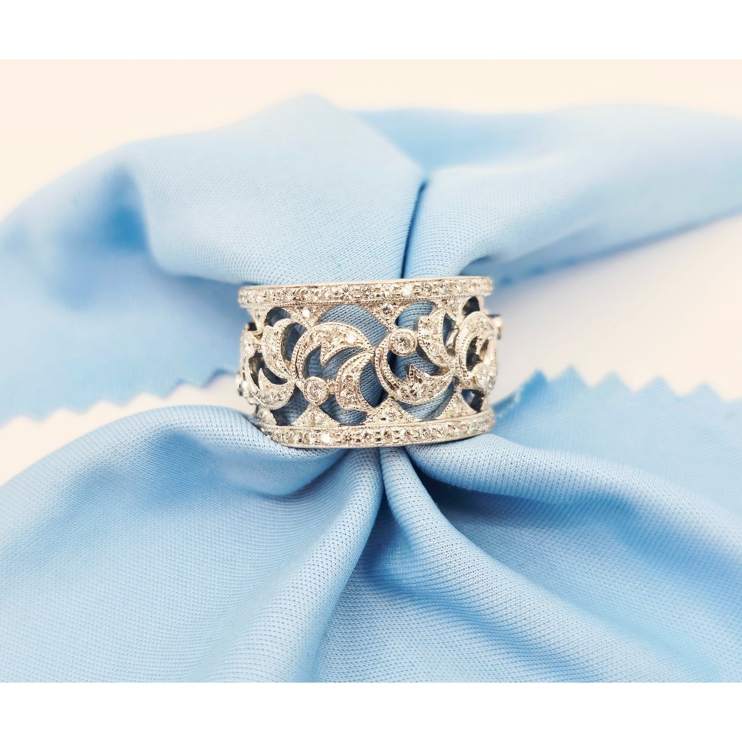 18K White Gold Floral Design Diamond Wide Band Ring