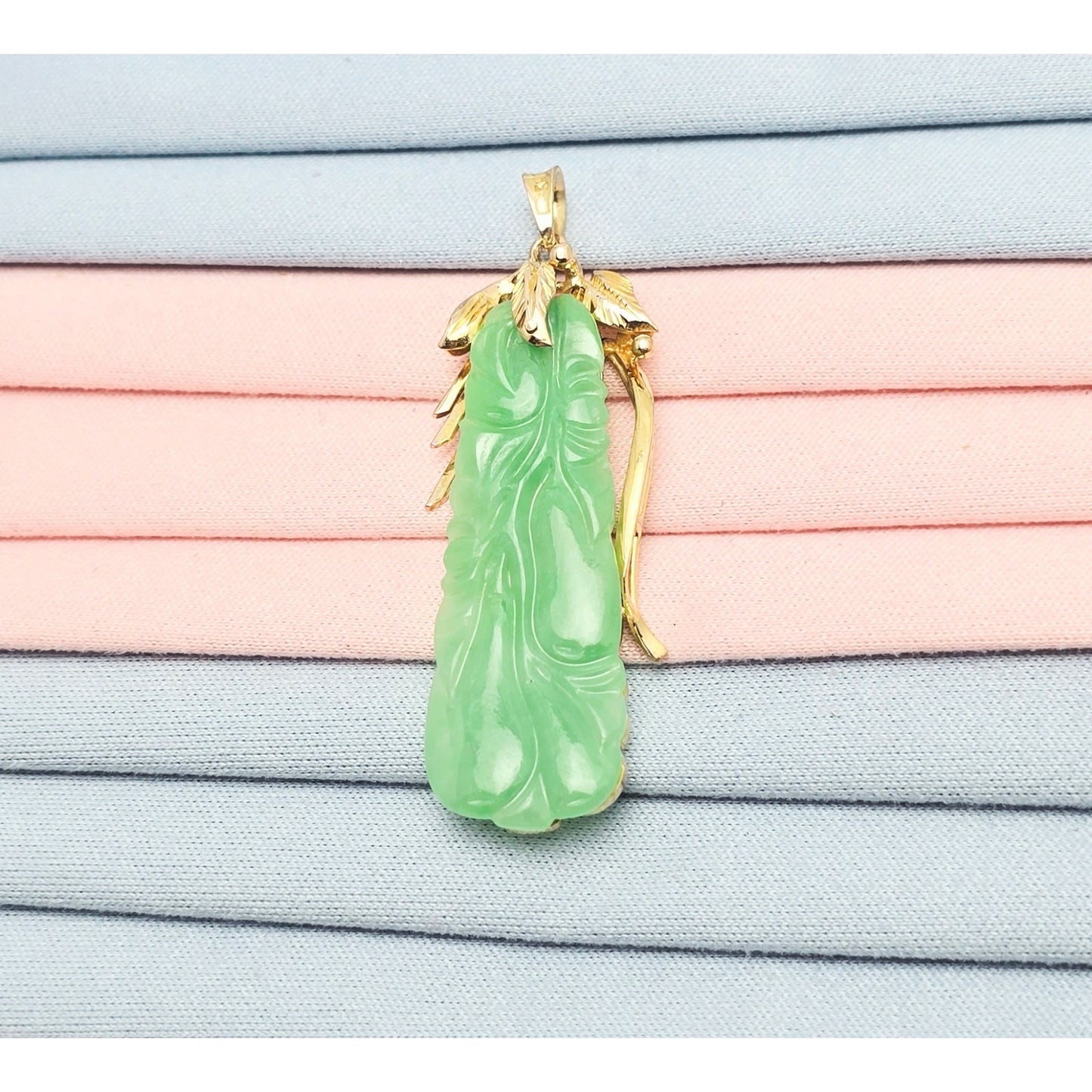 14K Yellow Gold Green Jadeite Jade Carved Floral Charm Pendant