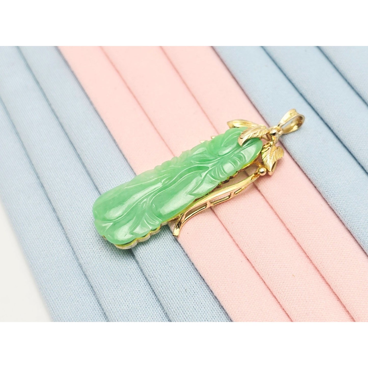 14K Yellow Gold Green Jadeite Jade Carved Floral Charm Pendant