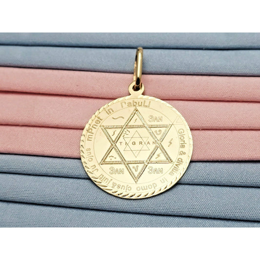 14K Yellow Gold Round Star of David Latin Aphorism Charm Pendant