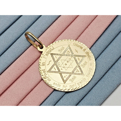 14K Yellow Gold Round Star of David Latin Aphorism Charm Pendant