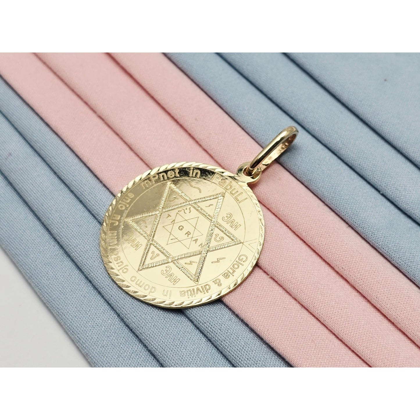 14K Yellow Gold Round Star of David Latin Aphorism Charm Pendant