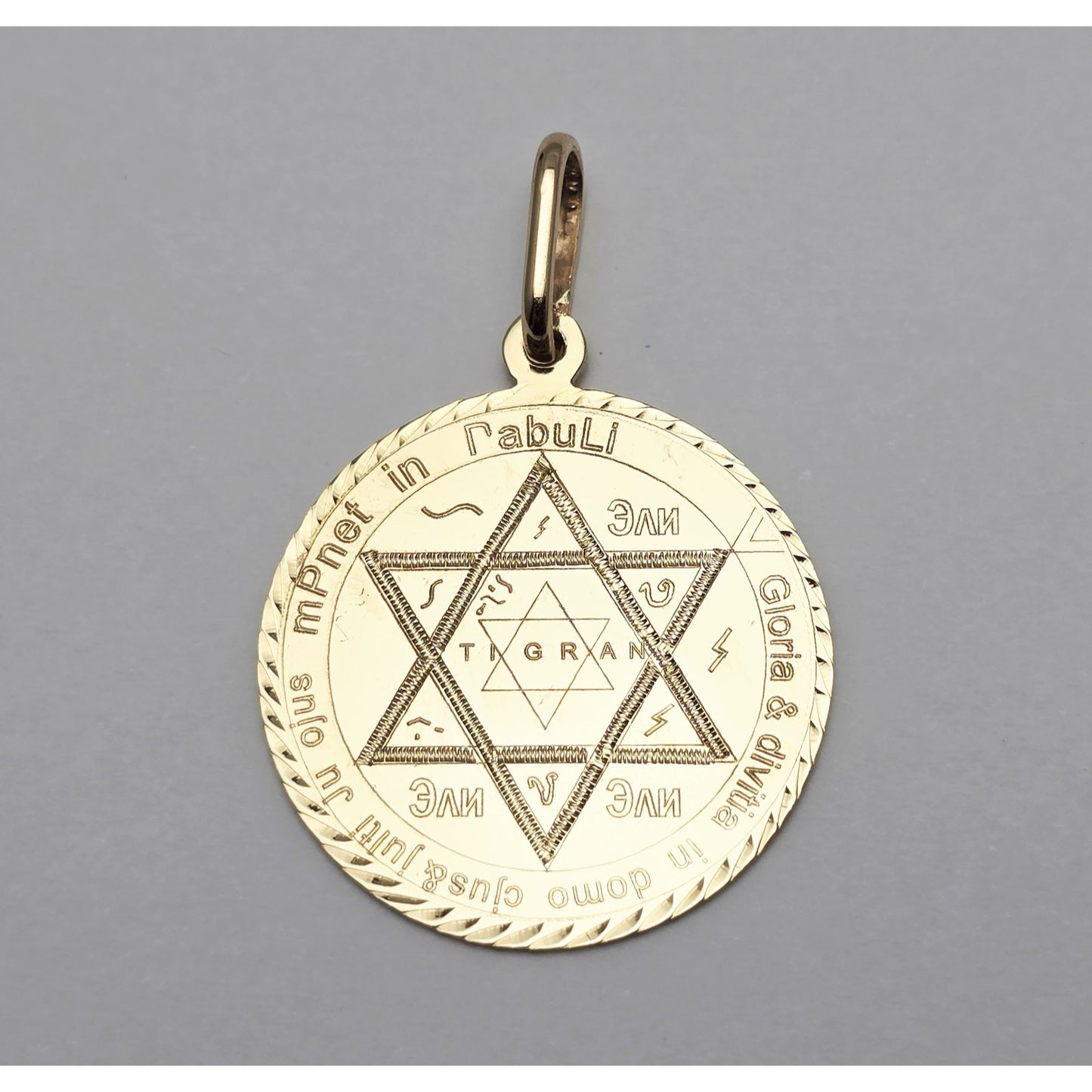 14K Yellow Gold Round Star of David Latin Aphorism Charm Pendant