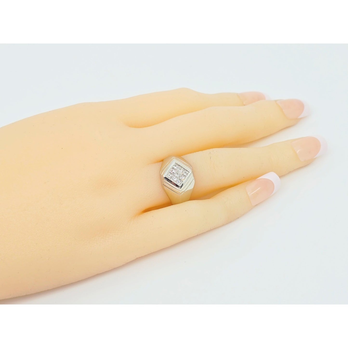 14K White Gold Princess Cut Invisible Setting Diamond Ring
