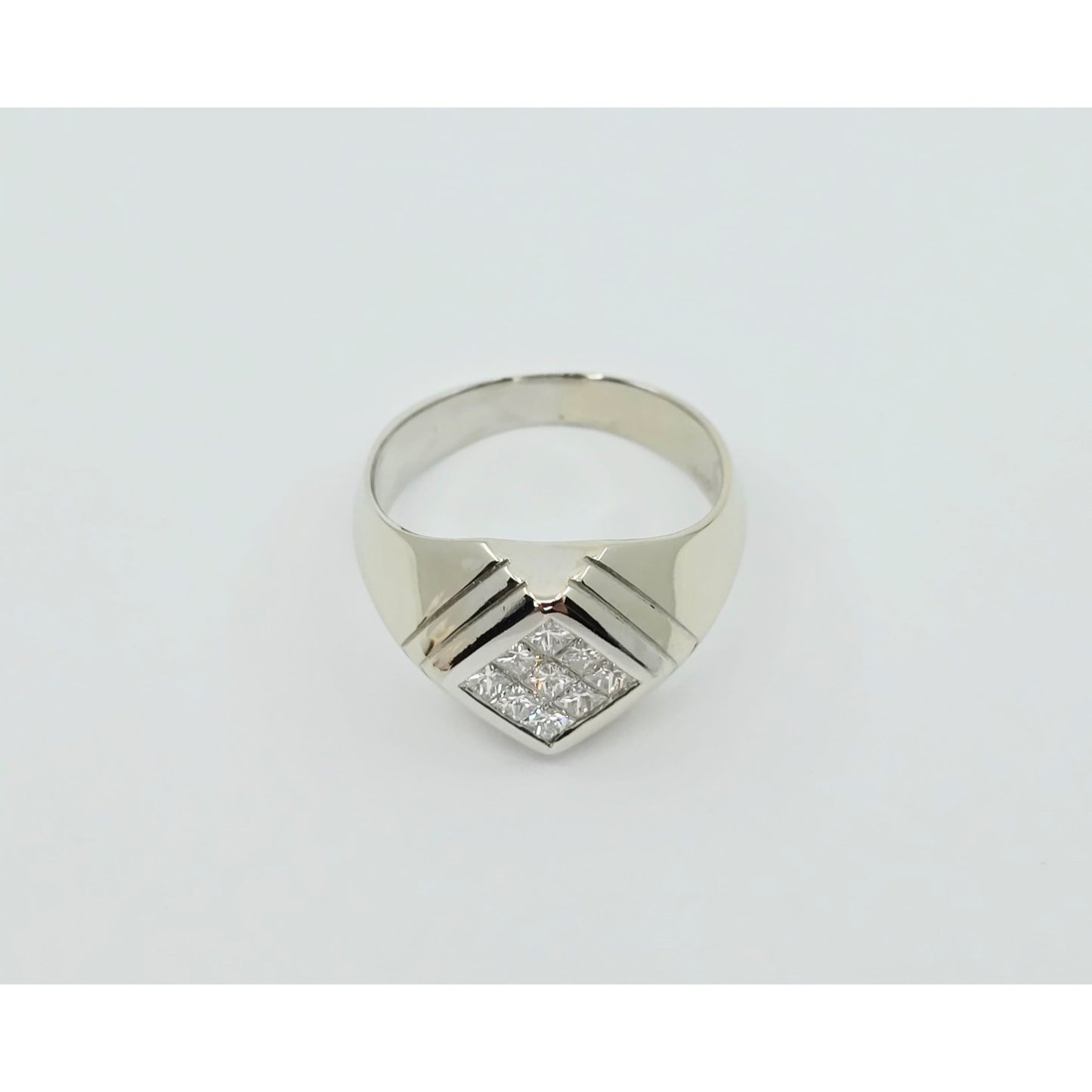 14K White Gold Princess Cut Invisible Setting Diamond Ring