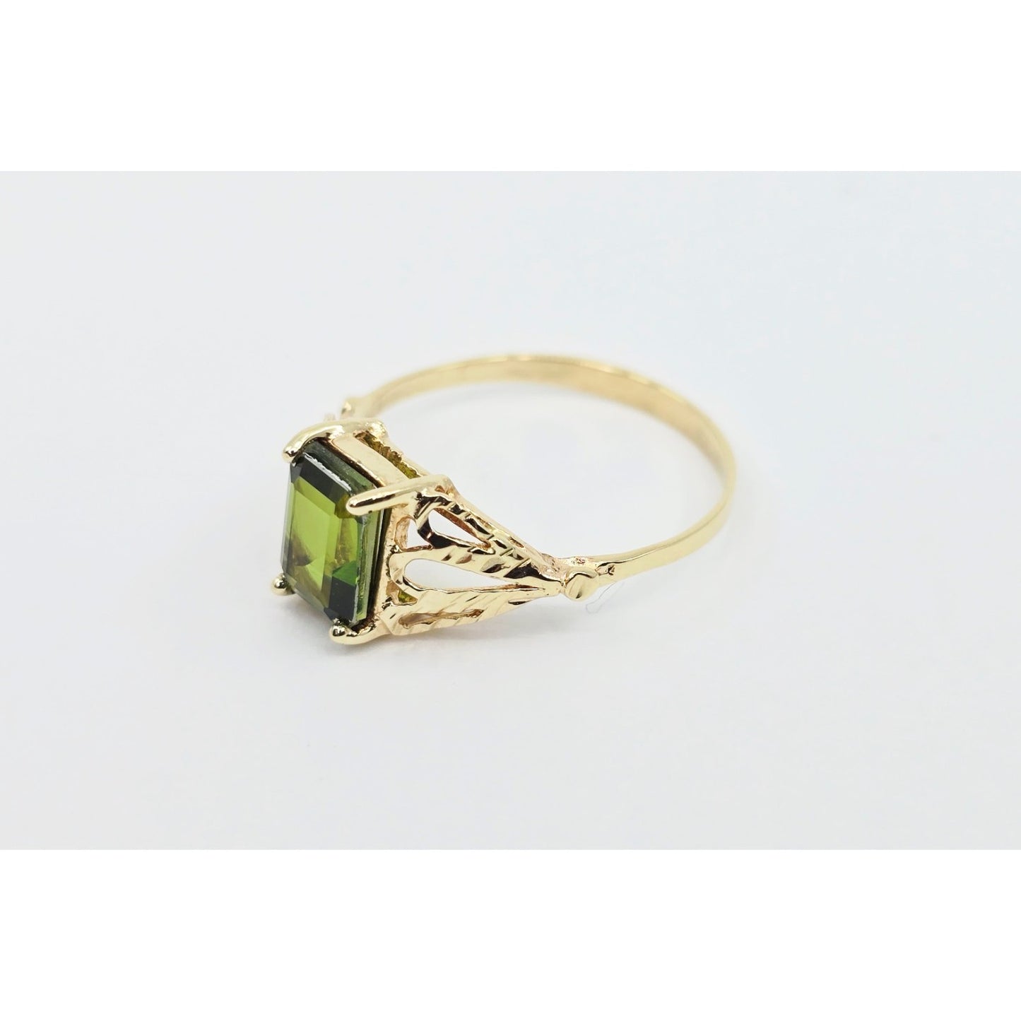 10K Yellow Gold Green Peridot Ring