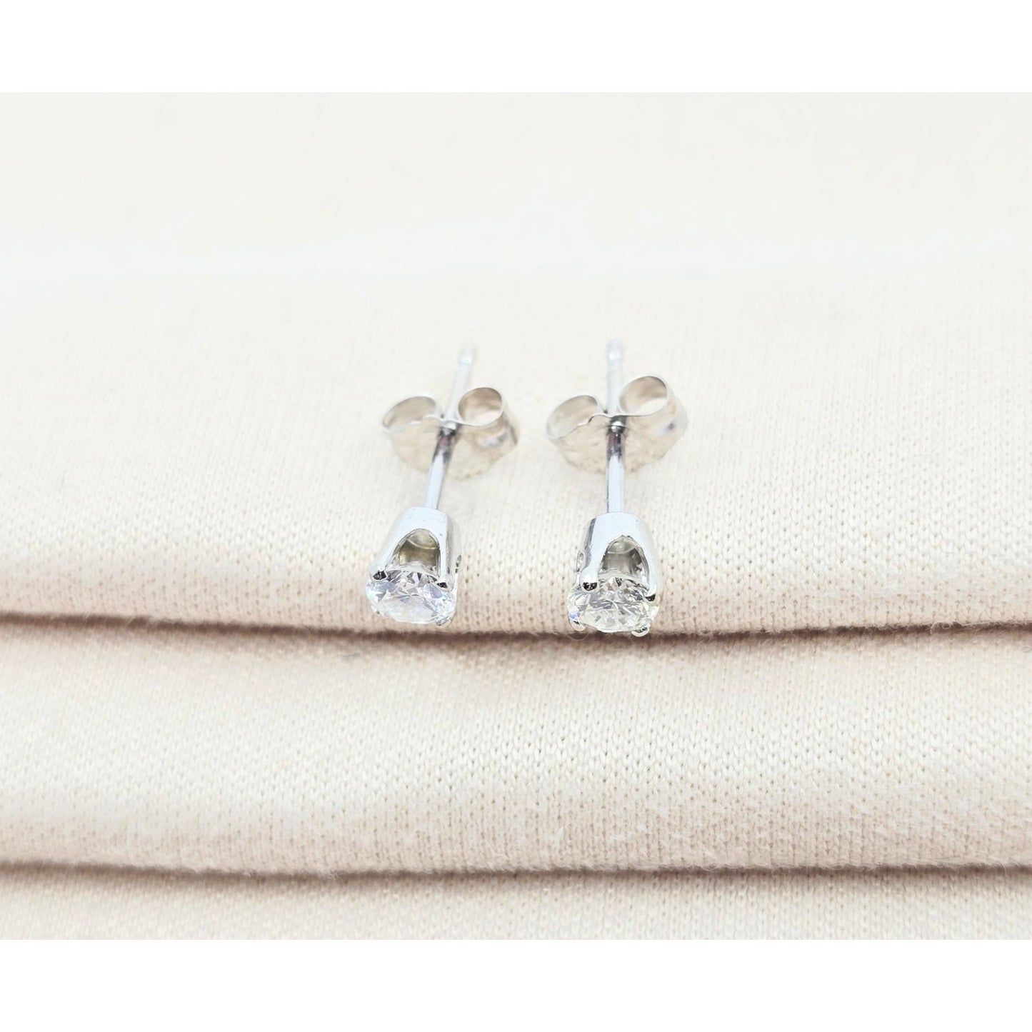 14K White Gold Round Cut Diamond Stud Earrings